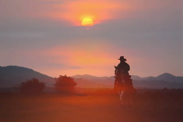 Sylwetka Kowboja Zachód Słońca — Zdjęcie stockowe