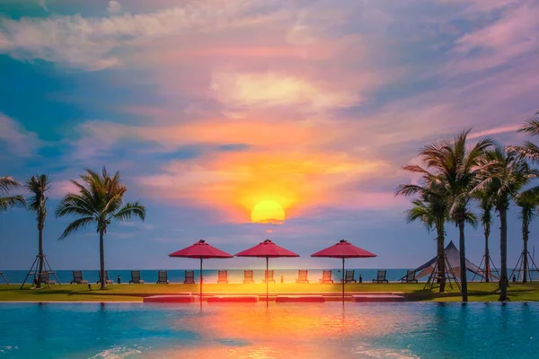 Sedia Spiaggia Con Sabbia Bianca Cielo All Alba — Foto Stock