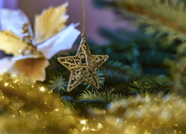 スプルースの木のクリスマスツリーの装飾 — ストック写真