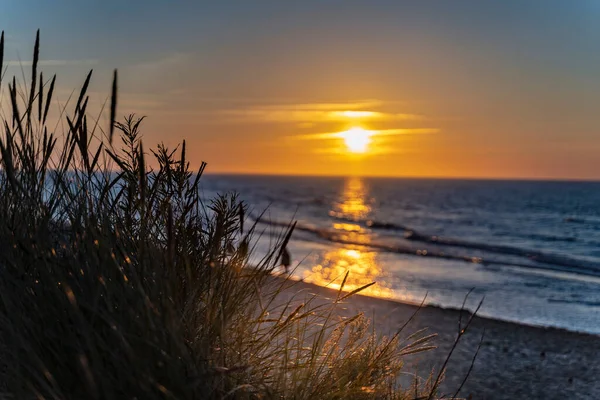 Delicioso Pôr Sol Quente Nas Dunas — Fotografia de Stock