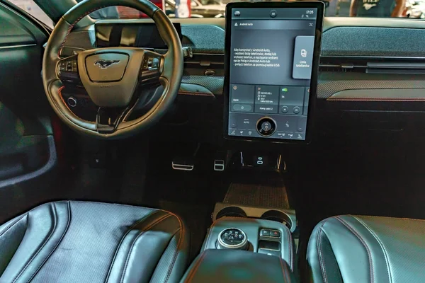 Ford Mustang mach-e efsanevi Ford Mustang 'in ruhuna sahip