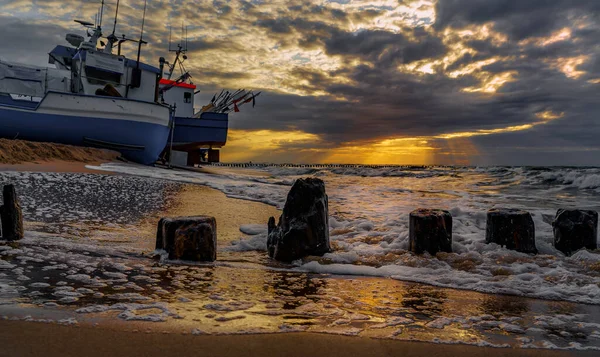 Ondas Mar Colidem Contra Quebra Mar — Fotografia de Stock