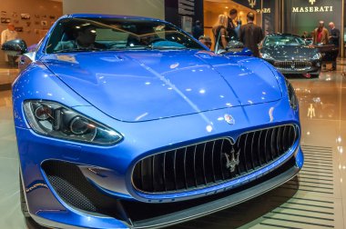 Frankfurt Motor Fuarı 'ndaki araba markalarına hayranım.