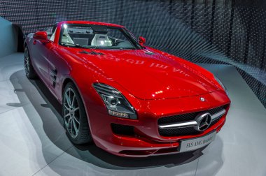 Frankfurt Motor Fuarı 'ndaki araba markalarına hayranım.