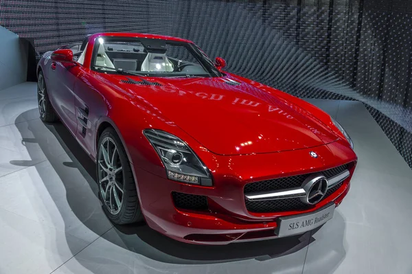 Frankfurt Motor Fuarı 'ndaki araba markalarına hayranım.