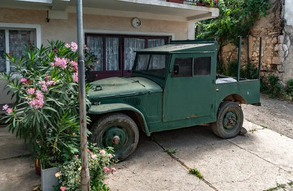 bir önceki yüzyıldan bir araba