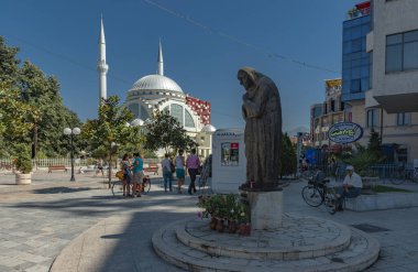 Ugra şehri. Arnavutluk 'un kültürel başkenti.