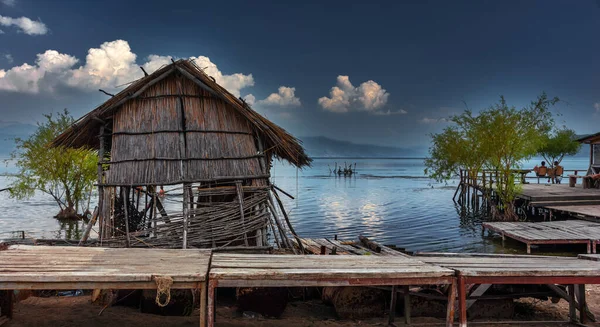 Ohri Gölü 'nün eşi benzeri görülmemiş güzelliği.