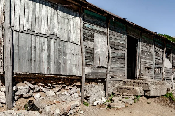 Arnavutluk 'ta Dağ Çobanlarının Kulübesi