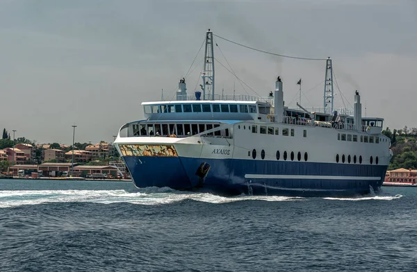 Ulaşım ve üretimin yanı sıra, deniz turizmi de küresel ekonominin sektörlerinden biri olabilir. 