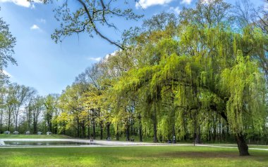 Parkın dekoratif bir unsuru olarak su deposu