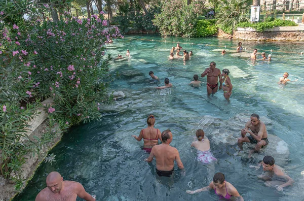 古代クレオパトラのプールの暖かい水は — ストック写真