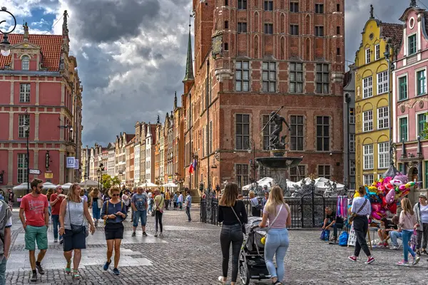 Tourists Walking Long Street Gdask — Stockfoto