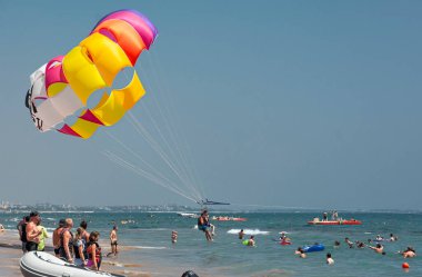 Denizde ve sahilde tatil eğlencesi 