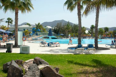 İspanya 'nın kanarya adalarında otel yüzme havuzu