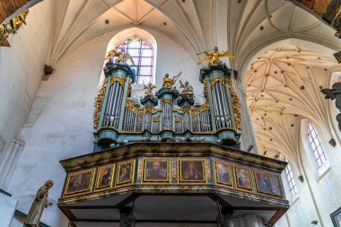 Olivia Katedrali, gdask 'ta dini ibadetin ana yeridir.