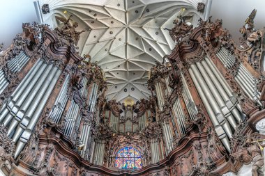 Olivia Katedrali, gdask 'ta dini ibadetin ana yeridir.