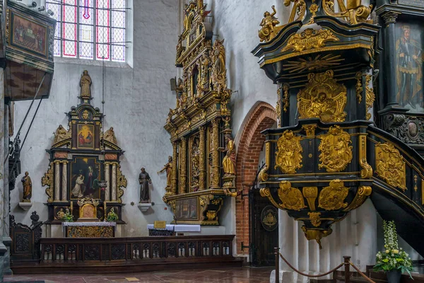 Olivia Katedrali, gdask 'ta dini ibadetin ana yeridir.