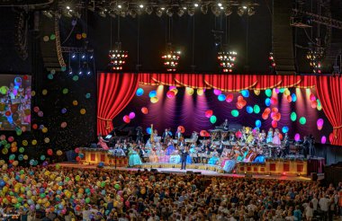 Parlak Arena 'da unutulmaz bir konser.