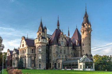 Opole bölgesinin en büyük eğlencelerinden biri, Mosznej 'deki şato.