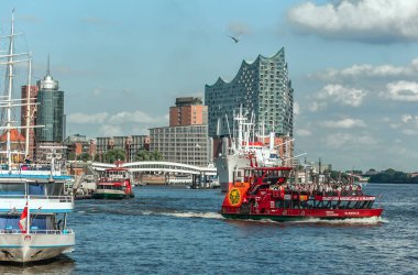 Hamburg hafen birçok ilginç gemiye ev sahipliği yapıyor.