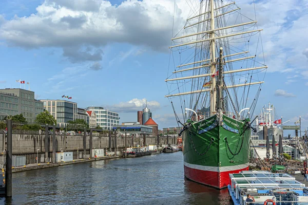 Many Tourist Cruise Ships Pass Port Hamburg Every Day — Stock Photo, Image