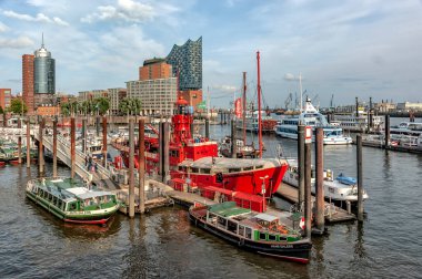 Uzakta Hamburg 'daki kuğu filarmoni orkestrası