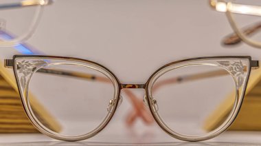 Her mevsim için mükemmel gözlük çerçeveleri