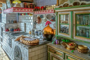 Tarihi eski ciladan yapılma mutfak.