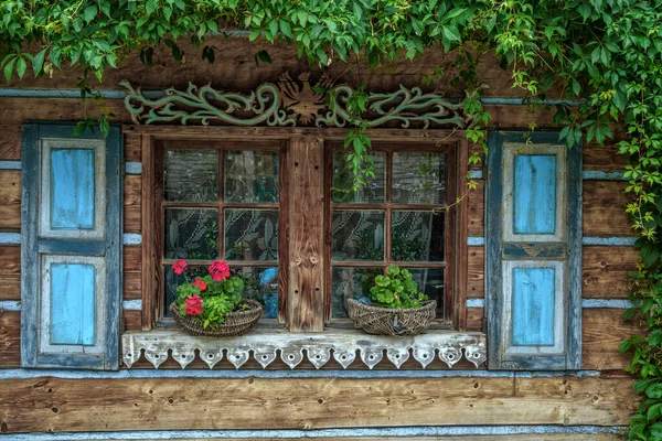 Kapı dolapları ülke dekorasyonları eski ev mobilyaları sanat duvarları mimarisi kapı önü ahşap duvar resimleri