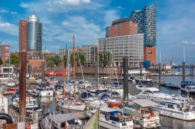 Hamburg 'daki Elbe filarmoni binasının çarpıcı şekli