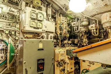 diesel engine maneuvering point on a submarine at 434 
