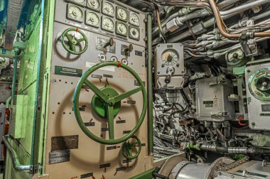 diesel engine maneuvering point on a submarine at 434 