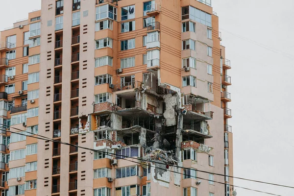 Cohete Los Invasores Rusos Llegó Edificio Varios Pisos Kiev Lobanovsky —  Fotos de Stock