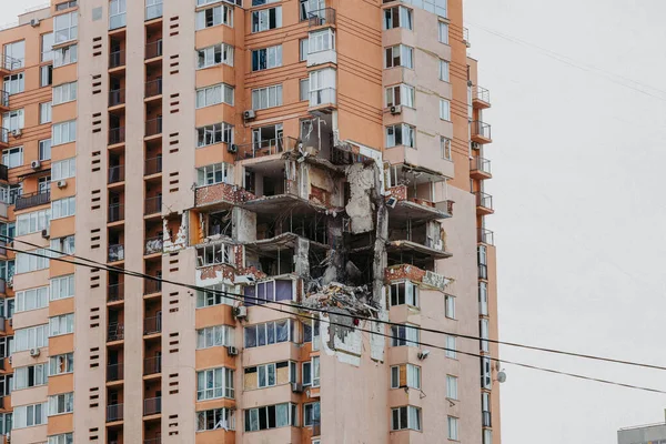Cohete Los Invasores Rusos Llegó Edificio Varios Pisos Kiev Lobanovsky —  Fotos de Stock