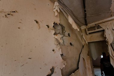 the walls of the apartment after the shells in Irpen from the war with the Russians