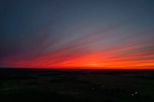 Roter Sonnenuntergang Dunklen Wolken — Stockfoto