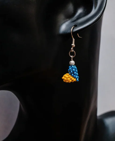 Boucles Oreilles Perlées Forme Coeurs Couleur Jaune Bleu Couleurs Ukraine — Photo