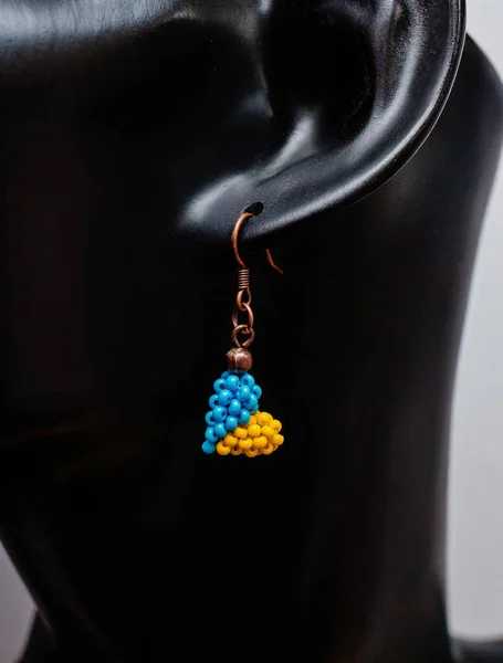 Boucles Oreilles Perlées Forme Coeurs Couleur Jaune Bleu Couleurs Ukraine — Photo