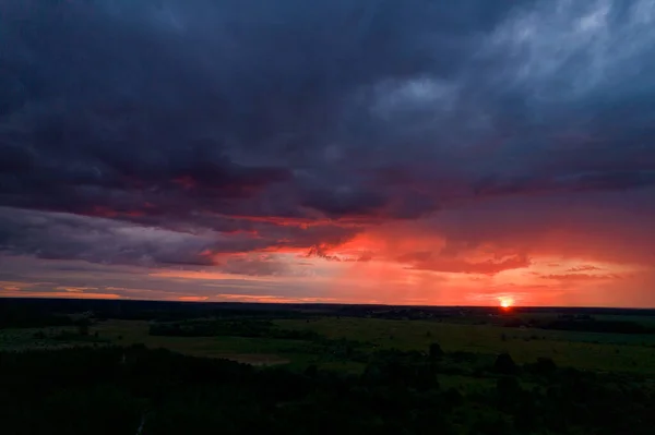 Tramonto Rosso Nuvole Scure — Foto Stock