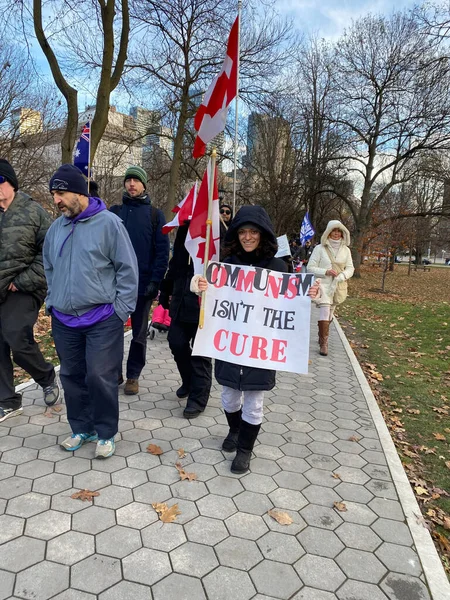 Toronto Canada Δεκεμβριου 2021 Αντι Covid Vaccine Διαμαρτύρεται Έξω Από — Φωτογραφία Αρχείου