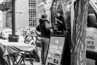 New York City, 27 Aralık 2021 - COVID-19 mobil test alanı