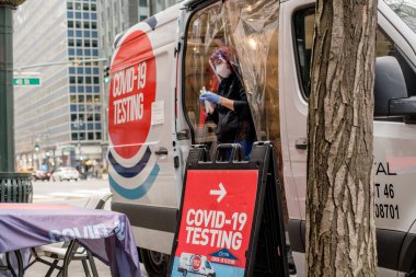 New York City, 27 Aralık 2021 - COVID-19 mobil test alanı