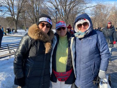 6 Şubat 2022 Toronto Anti-Vax Queens Park 'ta protesto