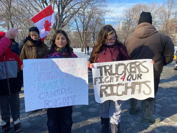 Şubat 2022 Toronto Vax Queens Park Protesto — Stok fotoğraf