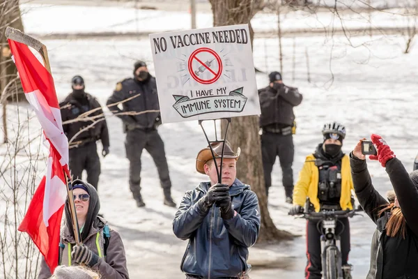 Şubat 2022 Toronto Vax Protestosu Queens Park Kamyon Konvoyu Protestocuları — Stok fotoğraf