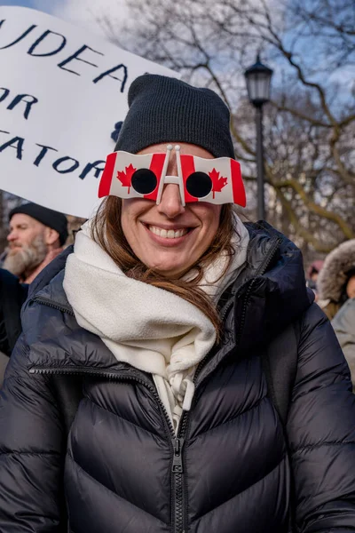 Feb 2022 Toronto Vax Protest Queens Park Trucker Convoy Protesters — Stock Photo, Image