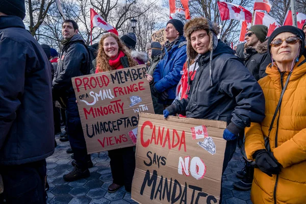 Şubat 2022 Toronto Vax Protestosu Queens Park Kamyon Konvoyu Protestocuları — Stok fotoğraf