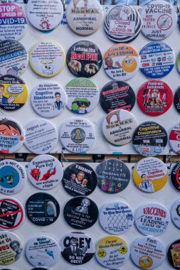 6 Şubat 2022 Toronto Anti Vax protestosu Queens Park 'ta. Kamyon konvoyu protestocuları, zorunlu olmayan gösterilerle dayanışma içinde olmak üzere arka arkaya ikinci hafta sonu için Queen 's Park, Toronto' da toplandılar.. 