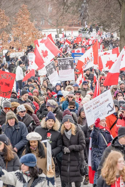Feb 2022 Toronto Protesta Contra Vax Queens Park Manifestantes Del —  Fotos de Stock